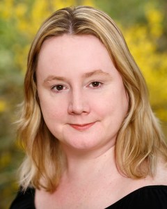 Emma Reeves headshot (1)